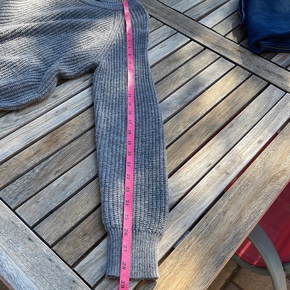 Brandy Melville Grey Sweater - Picture 4 of 8